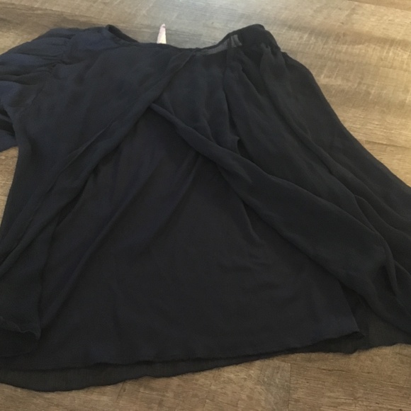 Alya Sheer Blouse - Picture 3 of 3